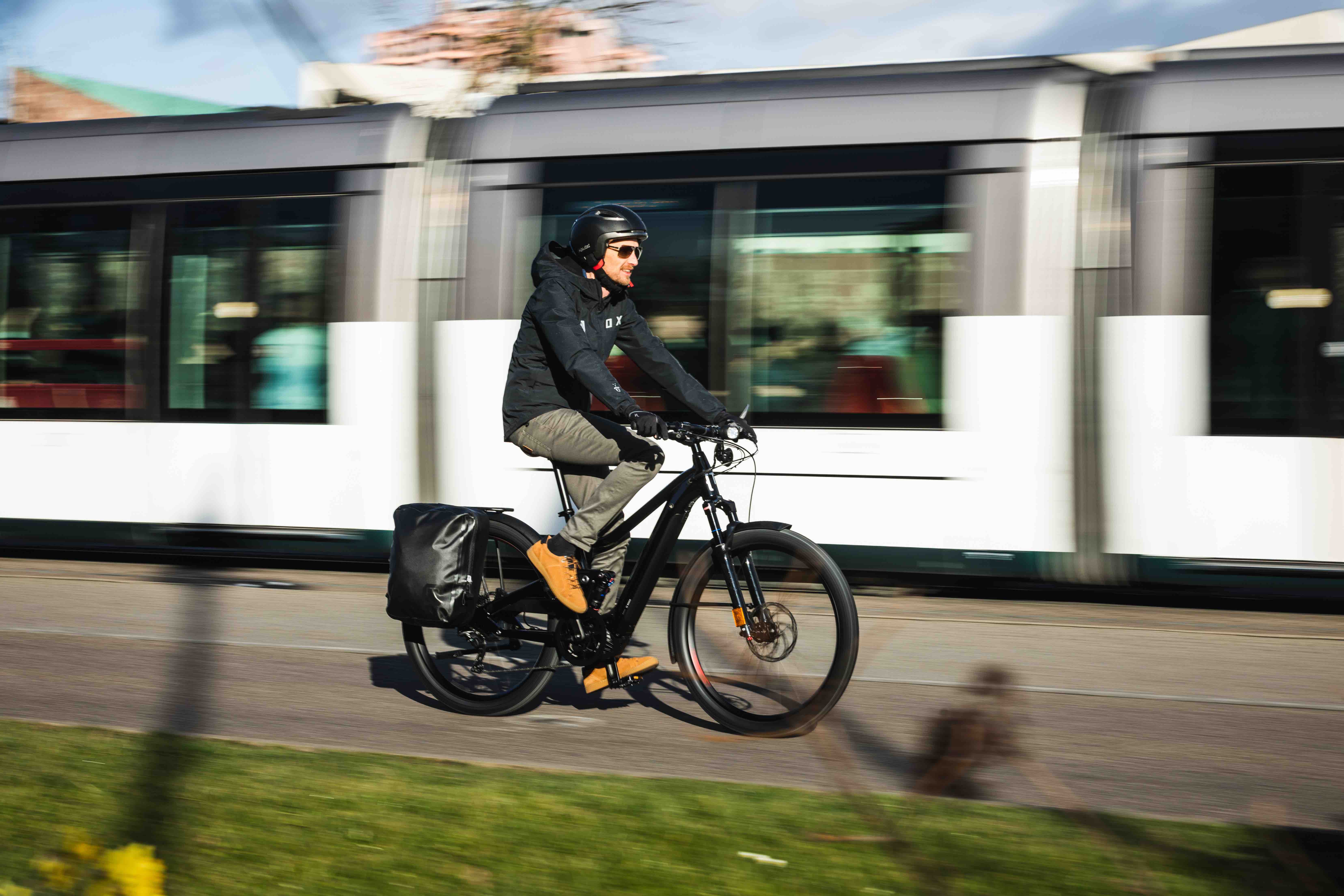 vélo devant tramway